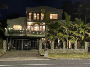 The Palms on Tindalls - Tindalls Beach Holiday Home